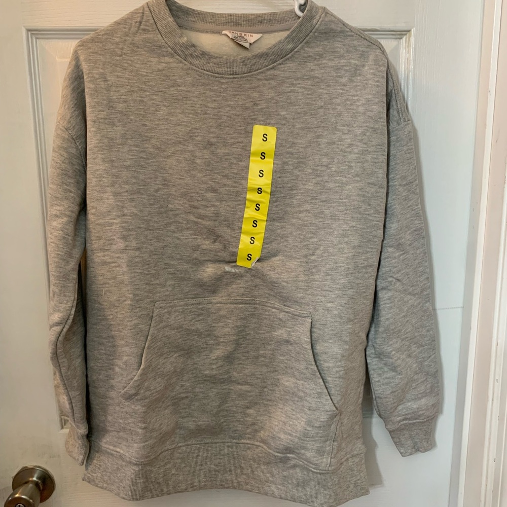 NWOT Ladies Danskin Small sweatshirt (with pockets); ptp 22 1/2”